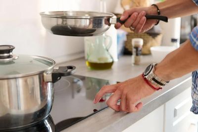 4 mẹo dùng bếp từ đúng cách giúp tiết kiệm điện, tránh hỏng bếp trong mùa hè