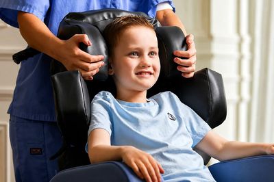 Trẻ mấy tuổi mới nên dùng ghế massage? Bác sĩ khuyến cáo cần lưu ý những điều này