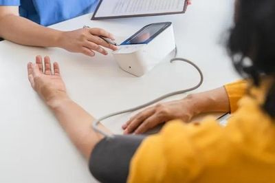 Qua tuổi 30, cơ thể âm thầm thay đổi: 5 vấn đề sức khỏe phụ nữ cần đặc biệt cảnh giác