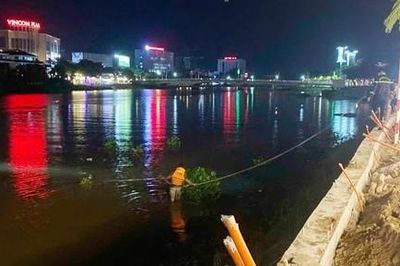 Tắm sông 1 em tử vong, 1 em mất tích