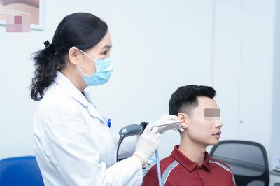 Hỏng thính lực vì đeo tai nghe quá lâu