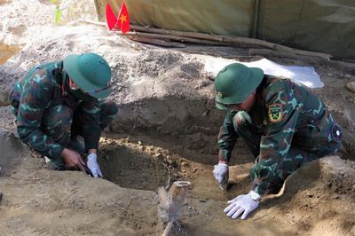 Phát hiện thêm 10 hài cốt liệt sĩ cùng nhiều di vật ở Quảng Trị