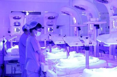 Mức sinh ở Hà Nội giảm: Làm gì để người trẻ không ngại sinh con?