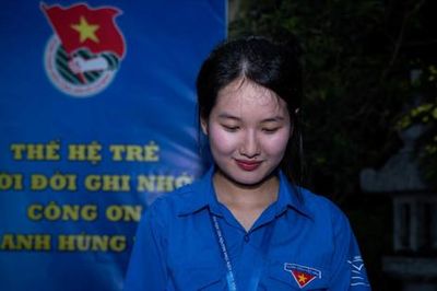 Tuổi trẻ phường Láng thắp nến tri ân các anh hùng liệt sĩ