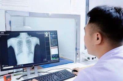 Hơn 3.000 người dân được khám sàng lọc bệnh hô hấp miễn phí