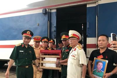 Những chuyến tàu tri ân, đưa các liệt sĩ về quê hương