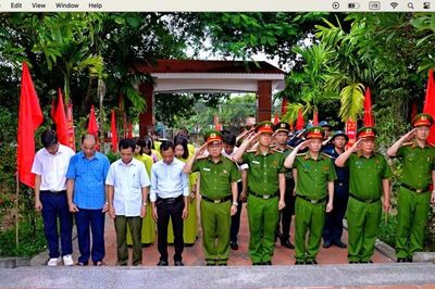 Công an xã Kim Anh tri ân các gia đình chính sách