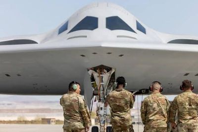 Phi đội oanh tạc cơ tàng hình đáng sợ nhất thế giới 'B-21 Raider' sắp xuất hiện
