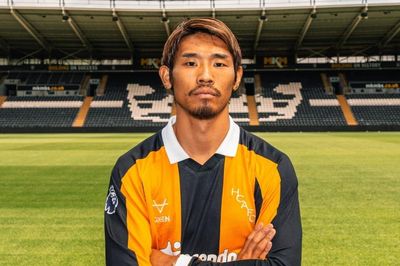 Bóng đá Nhật Bản tạo kỷ lục tại Premier League