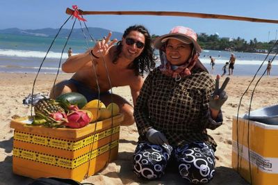 Tin mới vụ bà bán hàng rong hát tiếng Anh nổi tiếng Nha Trang bị xử lý