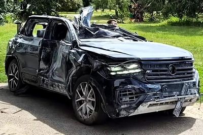 Mẫu SUV của Đức 'sống sót' sau vụ tấn công tên lửa