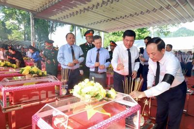 Truy điệu, an táng trọng thể 34 hài cốt liệt sĩ tại Nghĩa trang Quốc gia Vị Xuyên