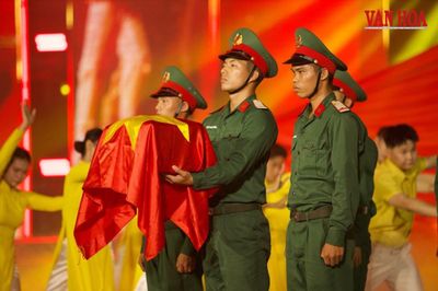 Những hình ảnh cảm động tại Cầu truyền hình 'Sao sáng dẫn đường' ở Tuyên Quang