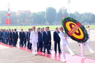Lãnh đạo Đảng, Nhà nước vào Lăng viếng Chủ tịch Hồ Chí Minh nhân Kỷ niệm 79 năm ngày Thương binh - Liệt sĩ
