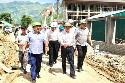 Phó Thủ tướng Lê Tiến Châu kiểm tra tiến độ xây trường phổ thông nội trú liên cấp tại Tuyên Quang