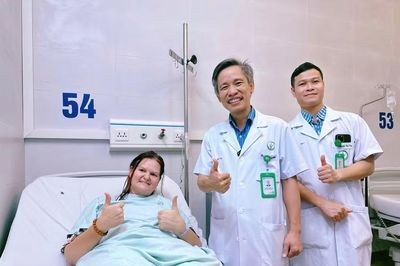 Người bệnh New Zealand sang Việt Nam thay khớp háng sau 10 năm chịu đau đớn
