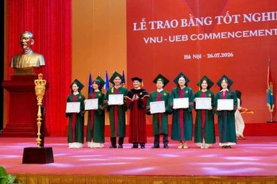 Khát vọng chinh phục 'nền kinh tế tri thức' của tân cử nhân kinh tế