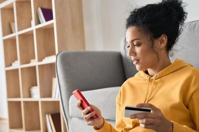Rộ các ứng dụng giúp giải khuây cho người 'buồn là sắm'