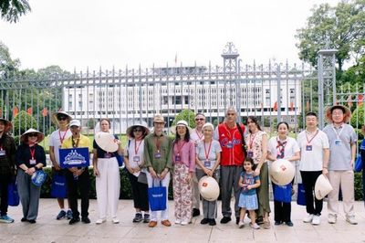 Đại diện các cơ quan lãnh sự nước ngoài trải nghiệm chiều sâu văn hóa, lịch sử của TP. Hồ Chí Minh qua từng bước chân