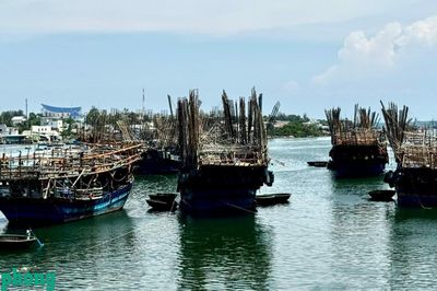 Hỗ trợ tàu cá cùng 38 ngư dân Quảng Ngãi gặp sự cố khi tránh gió ở Trường Sa