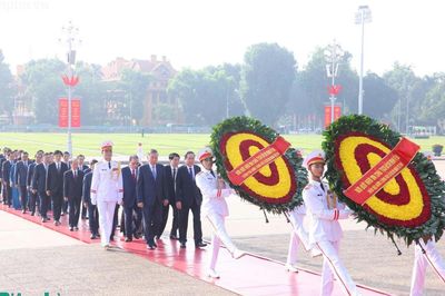 Lãnh đạo Đảng, Nhà nước, Quân ủy Trung ương - Bộ Quốc phòng vào Lăng viếng Chủ tịch Hồ Chí Minh và dâng hương tưởng niệm các Anh hùng, liệt sĩ