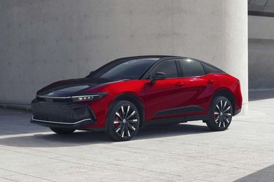 Dòng xe cao cấp của Toyota tăng giá bán