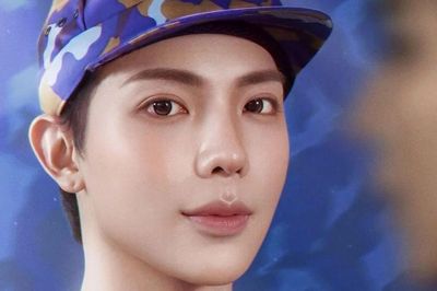 Tô son đánh phấn quá đậm, nam ca sĩ Erik phải xin lỗi chương trình Sao nhập ngũ