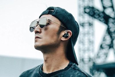 Tạ Đình Phong khóc trước hàng chục nghìn người