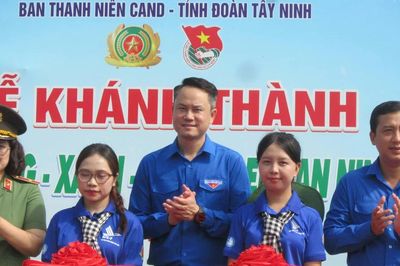 Tuổi trẻ Tây Ninh và tuổi trẻ Công an nhân dân tri ân công lao các anh hùng liệt sĩ