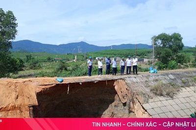 Nhanh chóng khắc phục sạt lở, vỡ cục bộ mái kênh chính Sông Rác