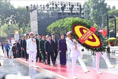 Lãnh đạo Đảng, Nhà nước dâng hương tưởng niệm các Anh hùng liệt sĩ