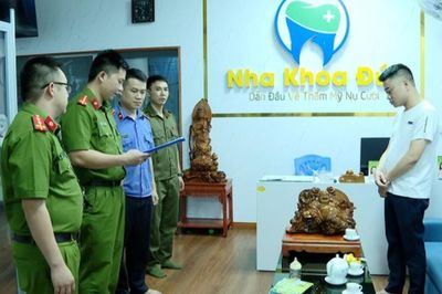 Khởi tố chủ phòng khám răng giả danh bác sĩ để trục lợi hàng tỷ đồng