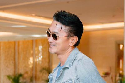 Quốc Cường tái diện bộ đồ gắn với phim Dốc Tình