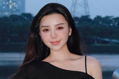 Quỳnh Kool diện áo trễ vai khoe thần sắc rạng ngời