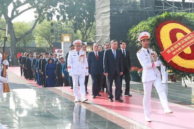 Lãnh đạo Đảng, Nhà nước viếng Chủ tịch Hồ Chí Minh, tưởng niệm Anh hùng liệt sĩ