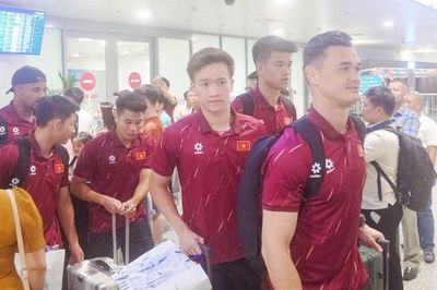 Đội tuyển Việt Nam trở về Hà Nội, hướng đến màn tiếp đón Singapore
