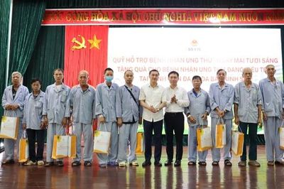 Nhiều hoạt động của Bộ Y tế chăm lo đối tượng chính sách, bệnh nhân ung thư tại Bắc Ninh
