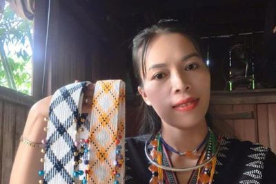 Tình yêu sắc chàm của cô giáo trẻ