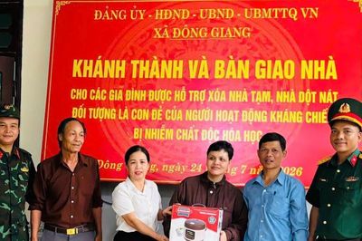 Xã Đông Giang bàn giao nhà cho thân nhân người hoạt động kháng chiến bị nhiễm chất độc hóa học