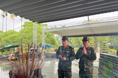 Tháng 7 tri ân ở Nghĩa trang Liệt sĩ Độc Lập