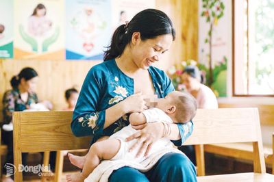 Nuôi con bằng sữa mẹ đúng cách