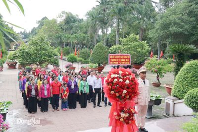 Đảng bộ Ban Tuyên giáo và Dân vận Thành ủy về nguồn tại Đền thờ Liệt sĩ Nhơn Trạch và Khu di tích lịch sử Chiến khu Rừng Sác
