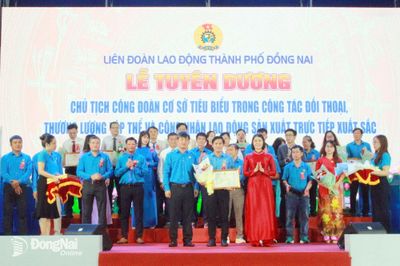 Tuyên dương 130 chủ tịch Công đoàn cơ sở và công nhân lao động sản xuất trực tiếp xuất sắc