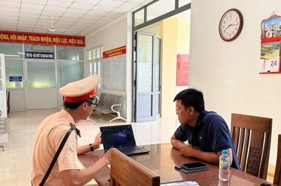 Gia Lai: Xử lý nhiều tài xế vượt đường ngang trái quy định