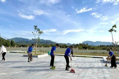 Đoàn Thanh niên xã Nam Cam Ranh ra quân 'Ngày Chủ nhật xanh'