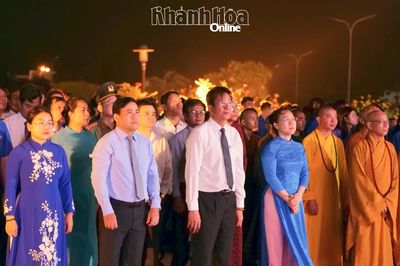 Lễ thắp nến tri ân các anh hùng, liệt sĩ tại Nghĩa trang Liệt sĩ Ninh Thuận