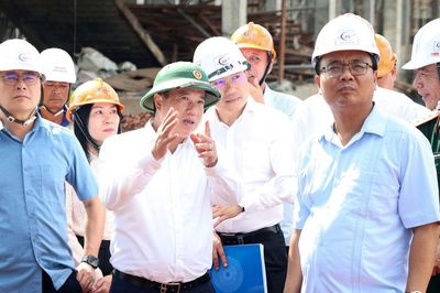 Bí thư Tỉnh ủy Lâm Đồng Y Thanh Hà Niê Kđăm kiểm tra trường nội trú liên cấp xã Quảng Trực