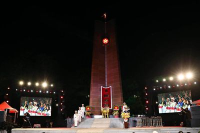 Lãnh đạo tỉnh Lâm Đồng dự Lễ 'Thắp nến tri ân' các Anh hùng liệt sĩ