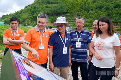 Đoàn chuyên gia UNESCO khảo sát thực địa tái thẩm định Công viên địa chất toàn cầu Cao nguyên đá Đồng Văn