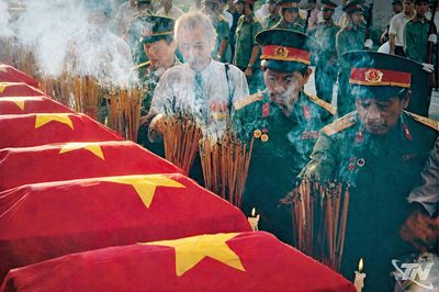 Từ nỗi đau riêng đến 'Nền Tổ quốc'